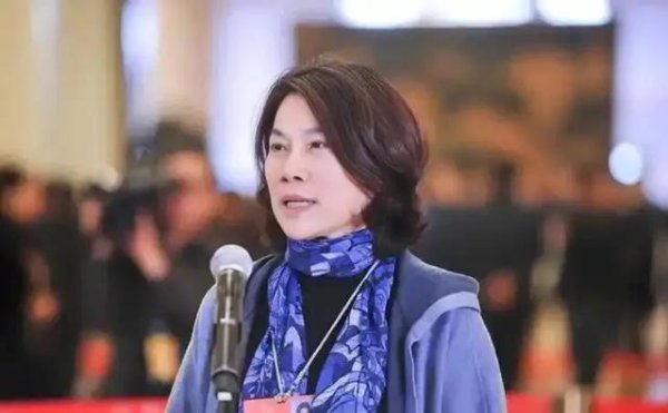 海通富配资 营收下滑净利却飙升，董明珠凭什么说“股民不会让我退”？