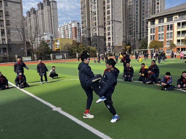 启天配资 反转：“我的体育是数学老师教的！”——学校体育改革调研之一